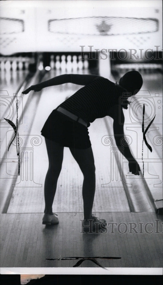 1971` Press Photo Women&#39;s bowling - RRW98799 - Historic Images