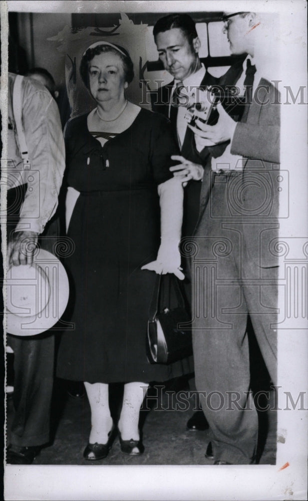 1956 Press Photo Embezzlement Charge Minnie Manguim - RRW98809 - Historic Images