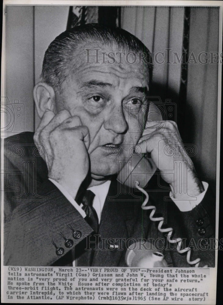 1965 Press Photo Pres Johnson On Phone Astronauts - RRW98857 - Historic Images