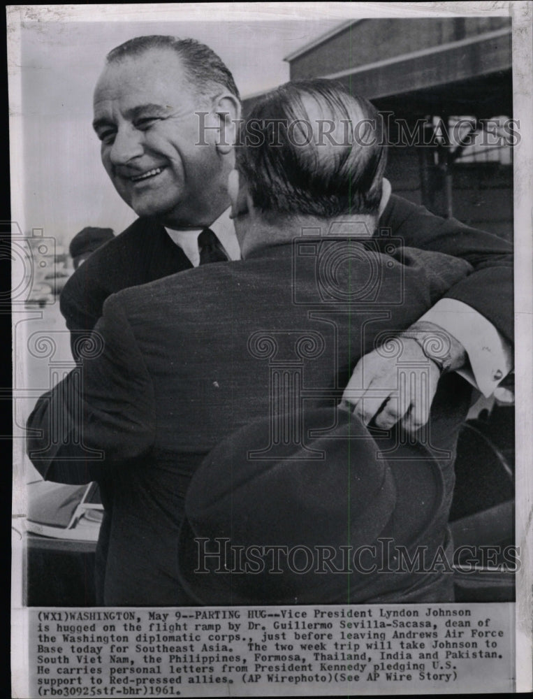 1961 Press Photo Vice President Johnson hugged on ramp - RRW98913 - Historic Images