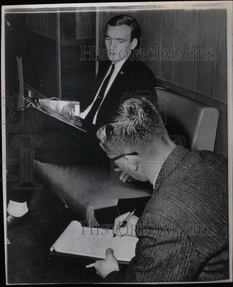 1965 Press Photo David Miller, Vietnam Protest Movement - RRW98949 - Historic Images