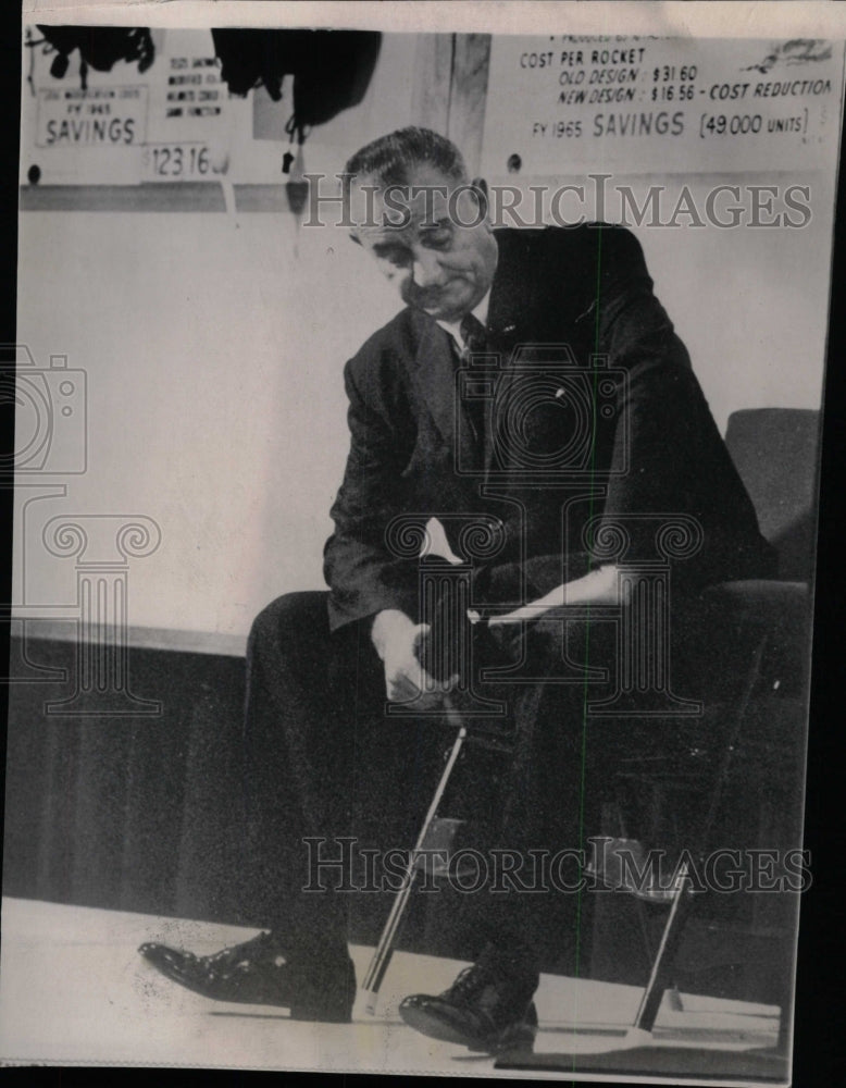 1966 Press Photo Pres Johnson Thinking Before Press - RRW99037 - Historic Images