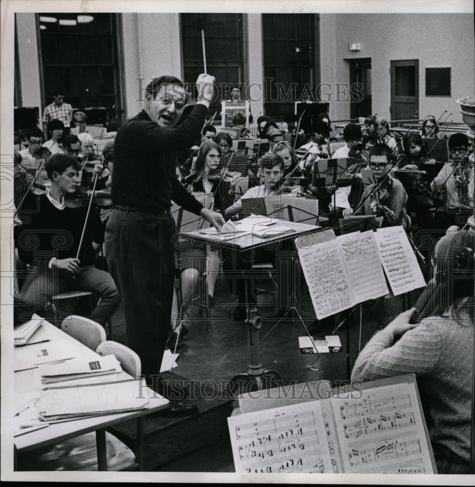 1968 Press Photo Guest Conductor Frederick Denver HS - RRW99307 - Historic Images