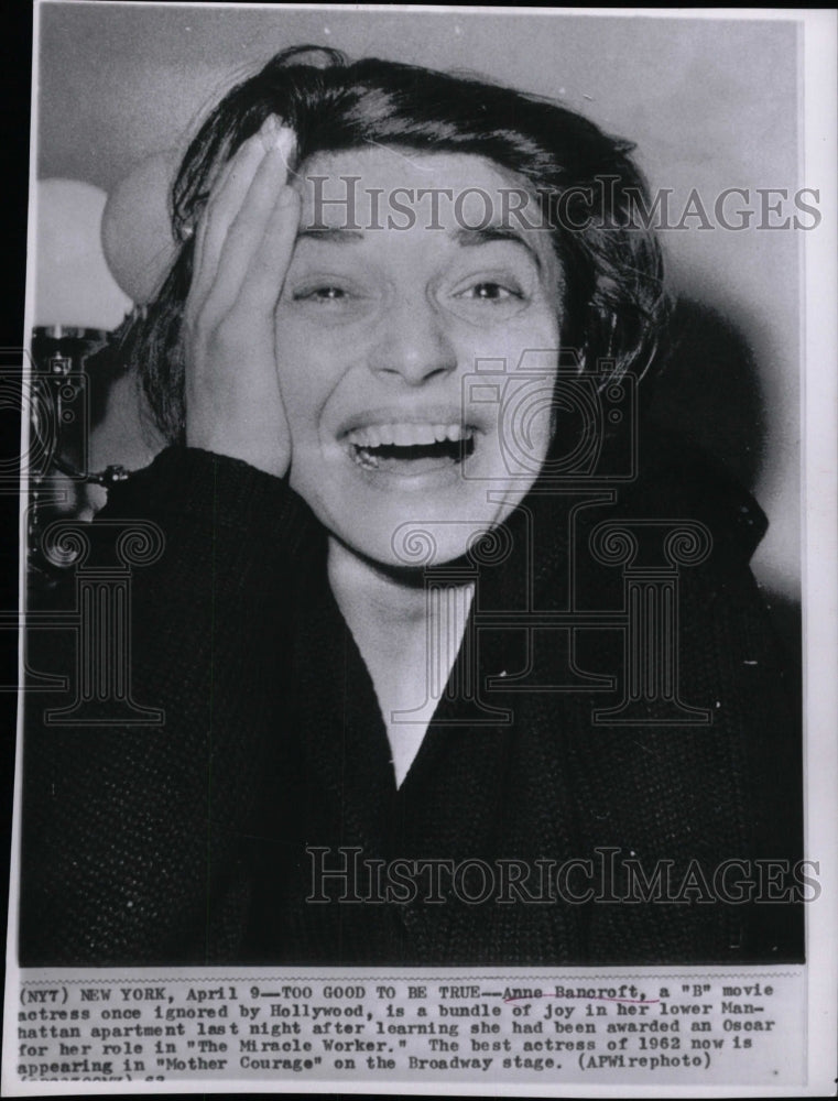 1963 Press Photo Actress Bancroft Reacts To Oscar Win - RRW99329 - Historic Images