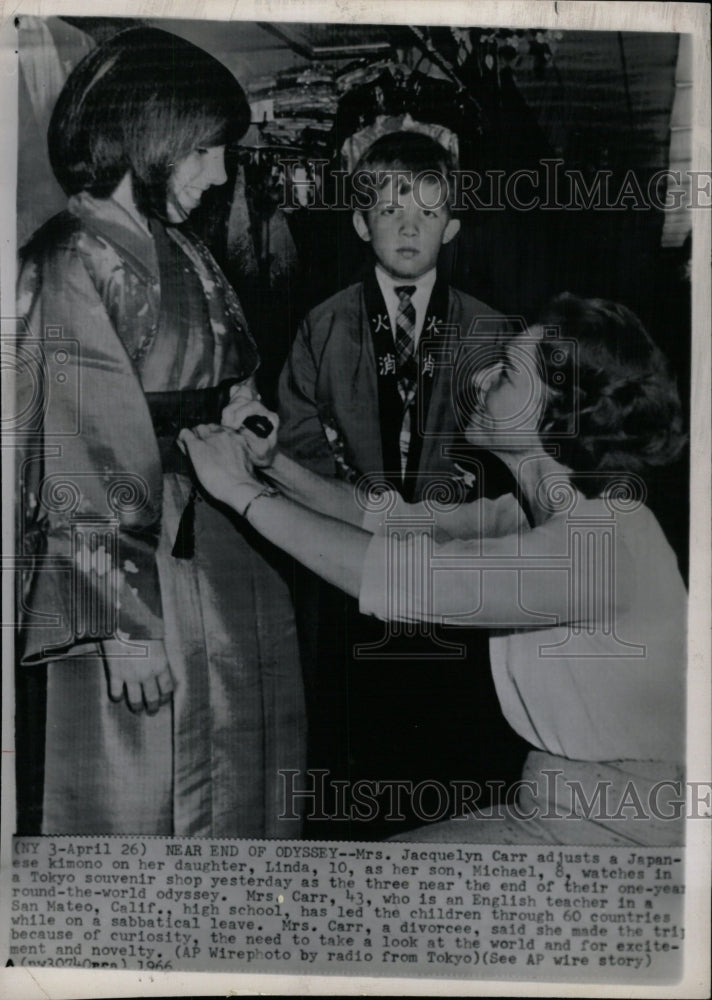 1966 Press Photo Jacquelyn Carr Kids Linda &amp; Michael - RRW99471 - Historic Images