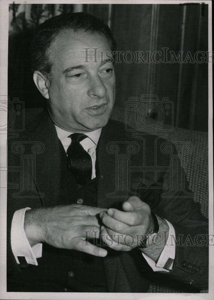 1960 Press Photo Doctor Borge Talking About Nuclear - RRW99533 - Historic Images