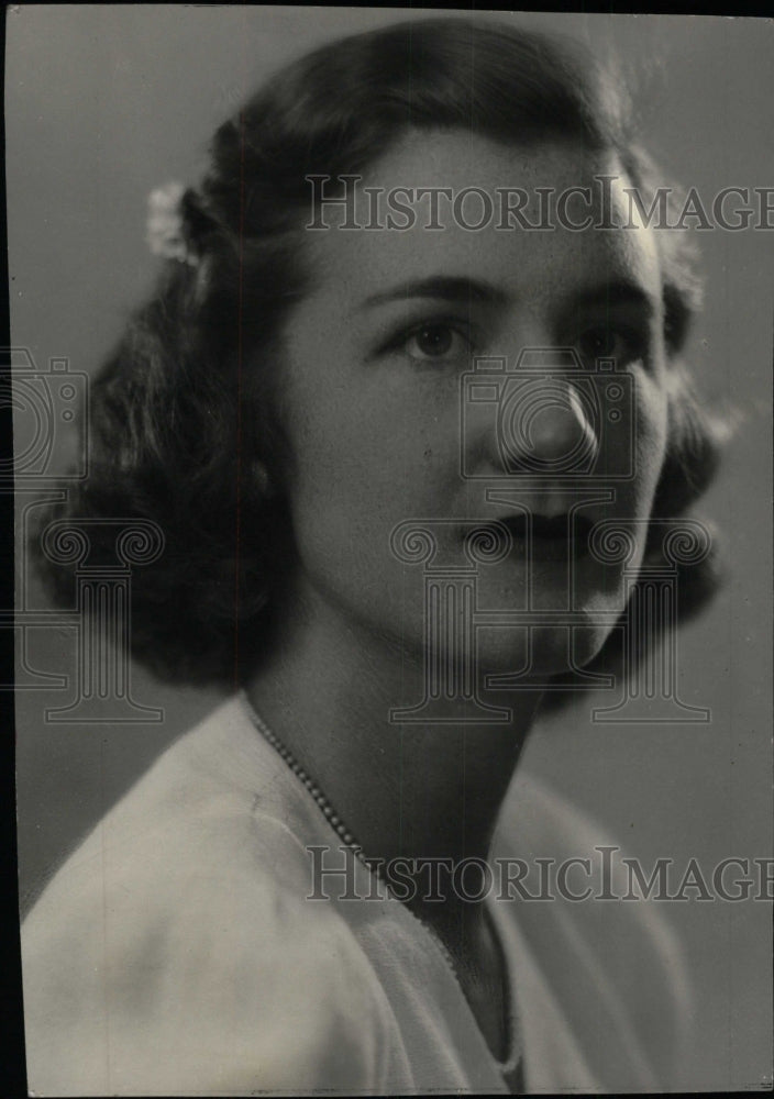 1940 Press Photo Socialite Stokes Announce Engagement - RRW99673 - Historic Images