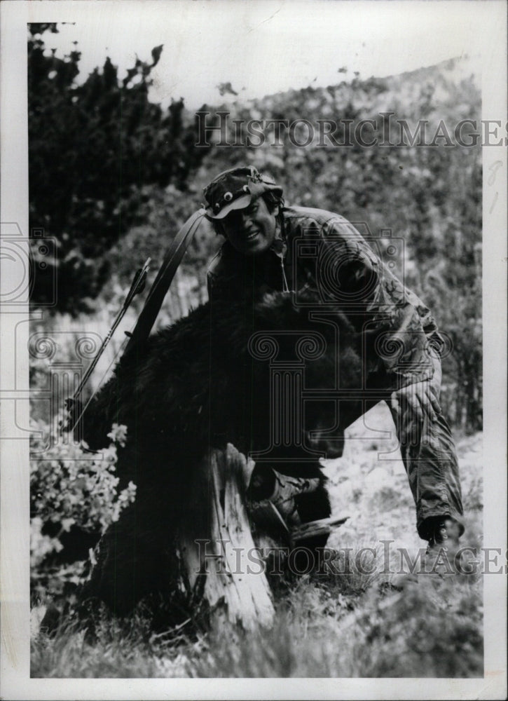 1972 Press Photo Pope Young Pres With Colorado Bear - RRW99711 - Historic Images