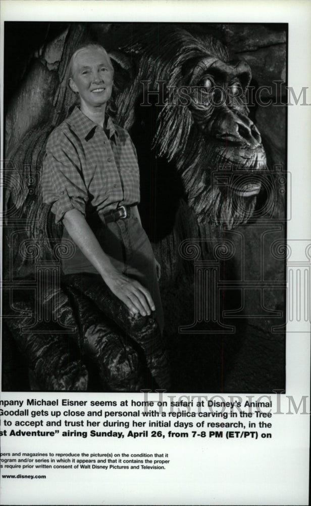 1998 Press Photo Doctor Goodall With Replica Gorilla - RRW99803 - Historic Images