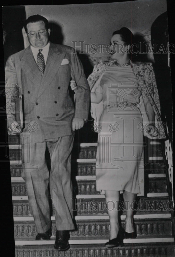 1947 Press Photo Dorsey With Lawyer Winning Divorce - RRW99833 - Historic Images