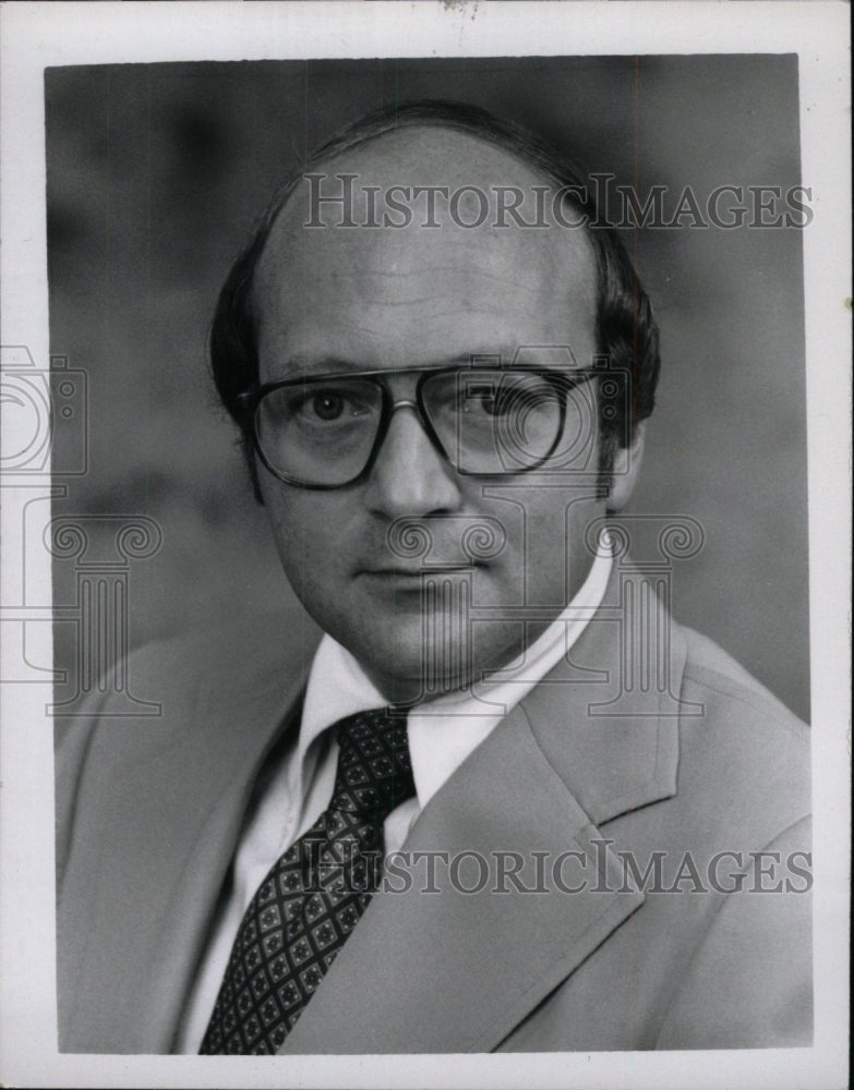 1976 Press Photo LST National Bank Senior VP Alexander - RRW99861 - Historic Images