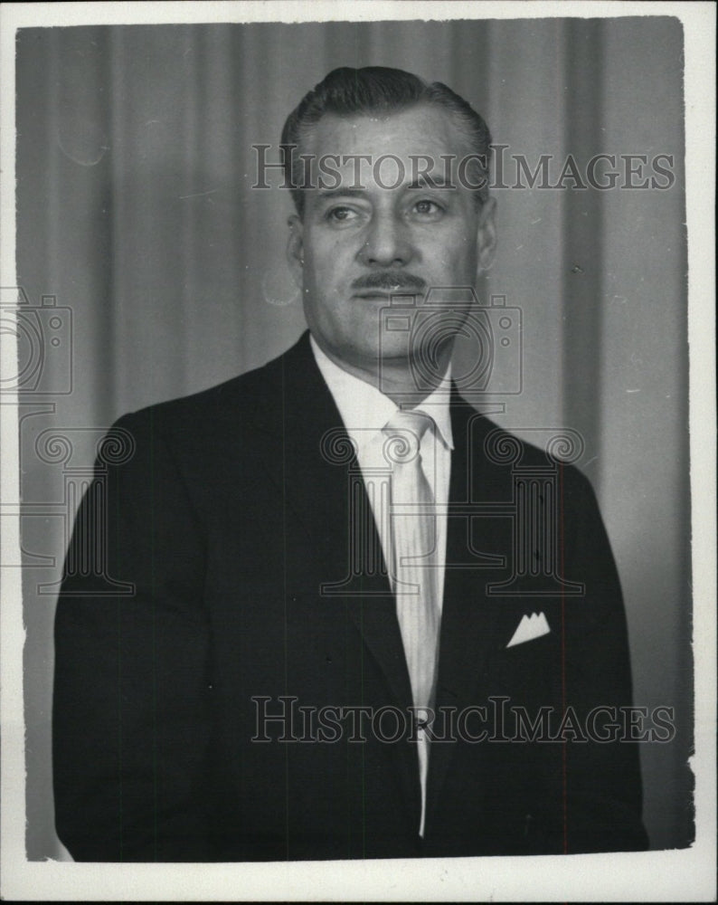 Press Photo Man In Suit - RRW99901 - Historic Images