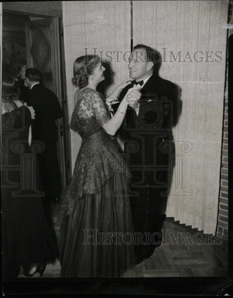 1950 Press Photo Socialite Lowen Dancing With Woman - RRW99965 - Historic Images