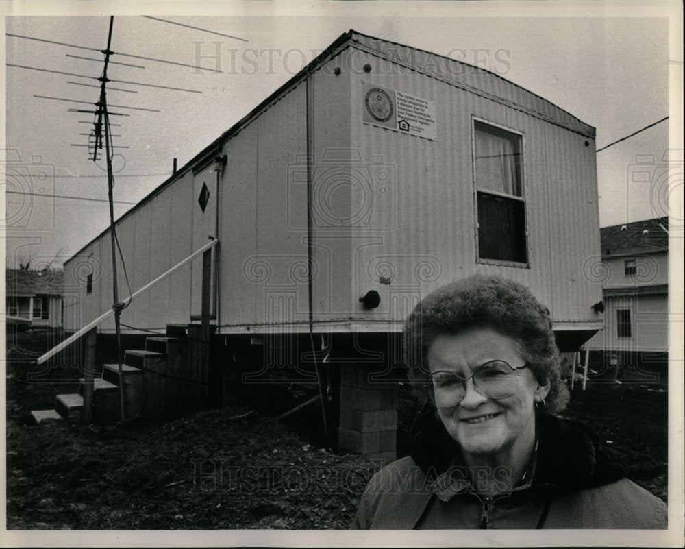 1985 Press Photo Mary Ellen Myer Temporary Home Tornado - RRX00059 - Historic Images