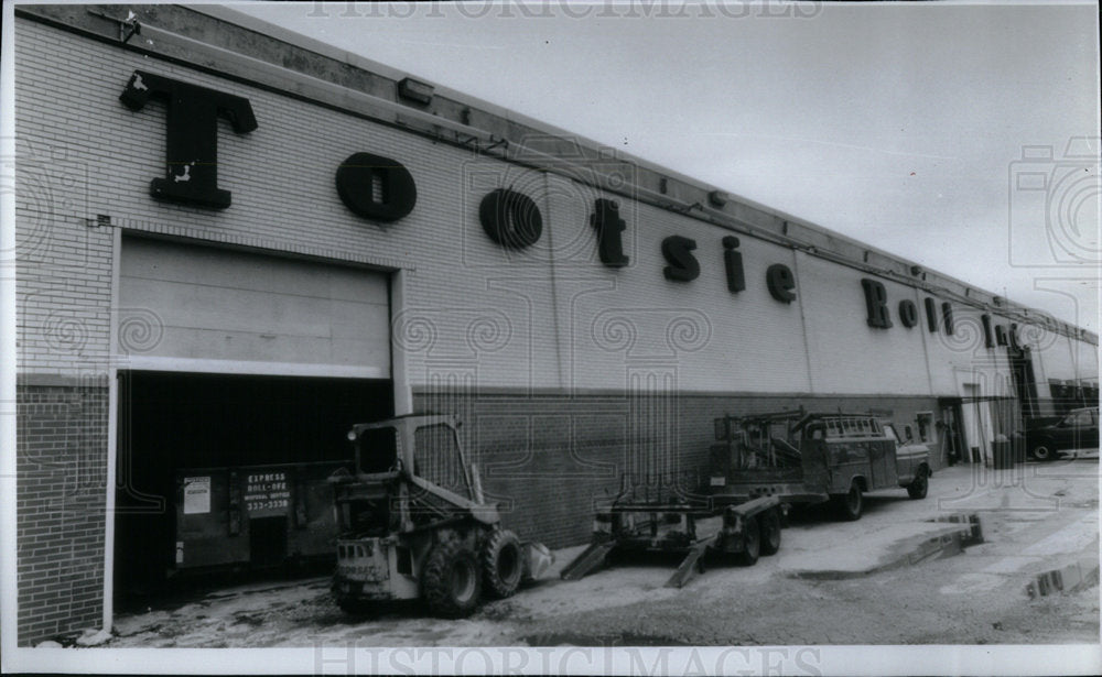 Tootsie Roll Industries Cicero modernizing - Historic Images