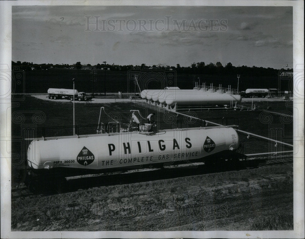 1963 Chicago General American Phillips tank - Historic Images