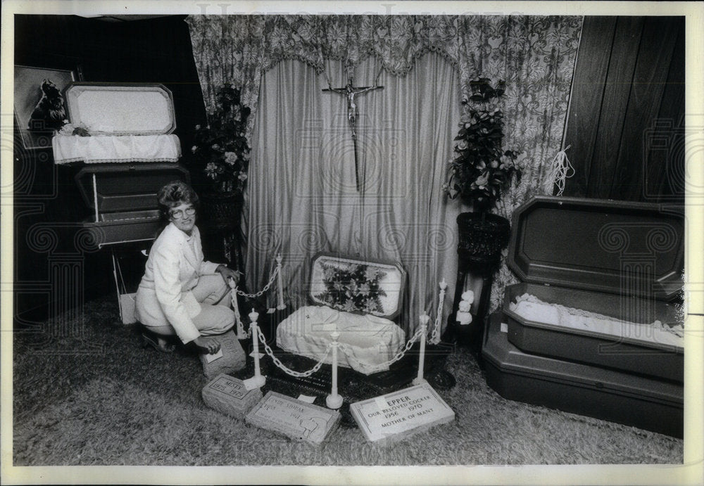 1982 Paw Print Founder Pat Blosser Cemetry - Historic Images