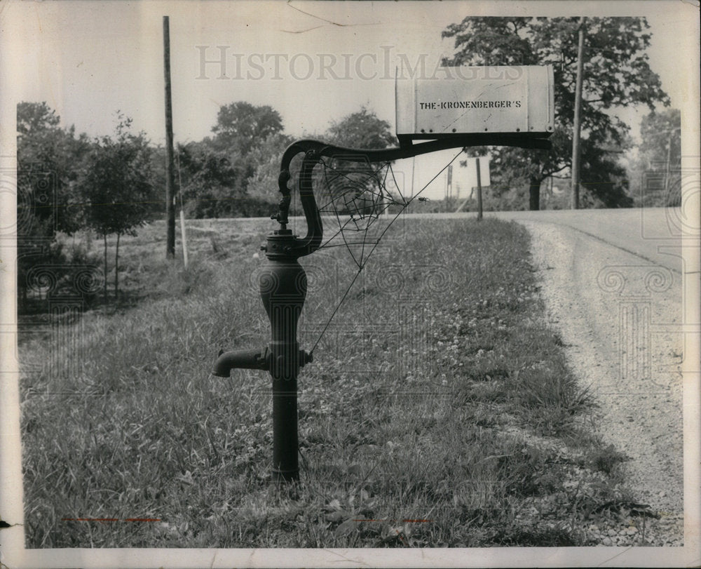 1962 Pump Imagination Mailbox Spider Letter - Historic Images