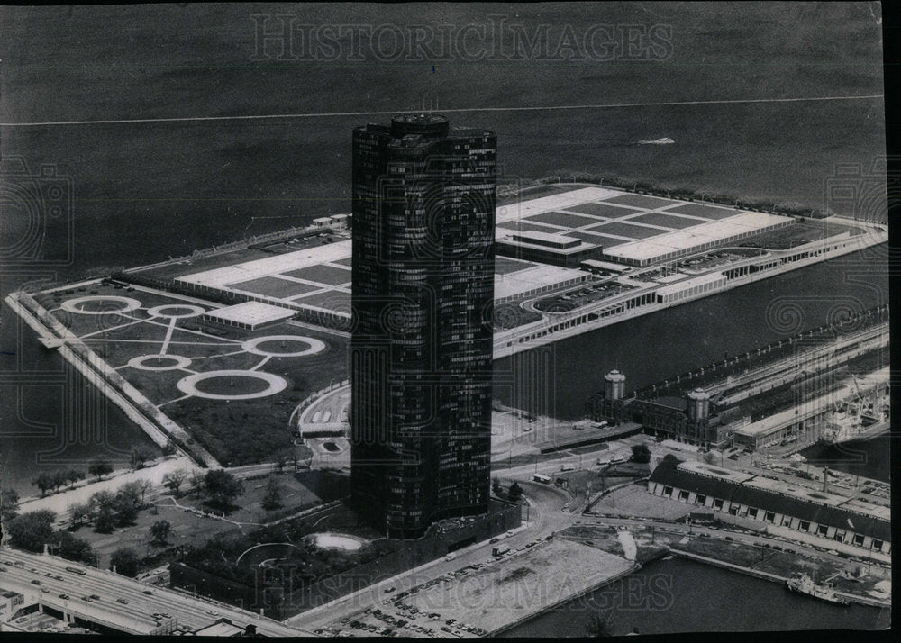 1975 Skyline Standard Oil Building - Historic Images