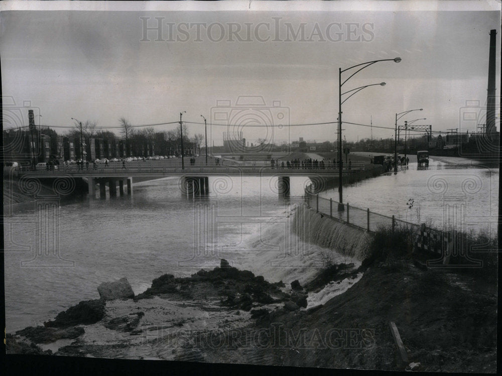 1958 Water gushin Northwest Cicero Homes - Historic Images