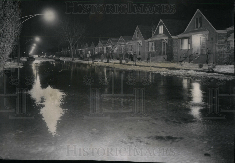 1999 Water fills Green curb Flood broken - Historic Images