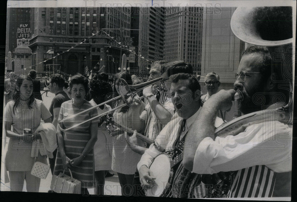 1971 National Boulevard Bank band plunks CH - Historic Images