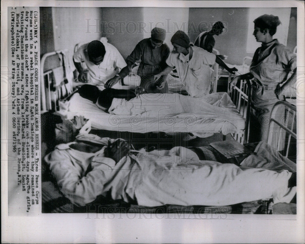 1965 Peace Corps nurse Santo Domingo clinic - Historic Images
