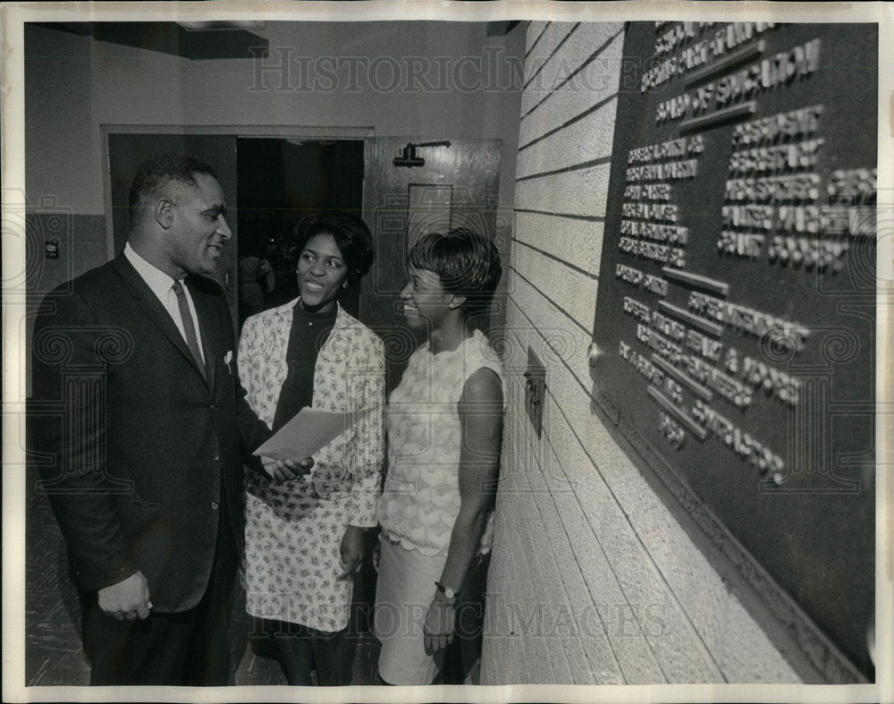 1966 Lorenzo smith Janet Taylor Madeline - Historic Images