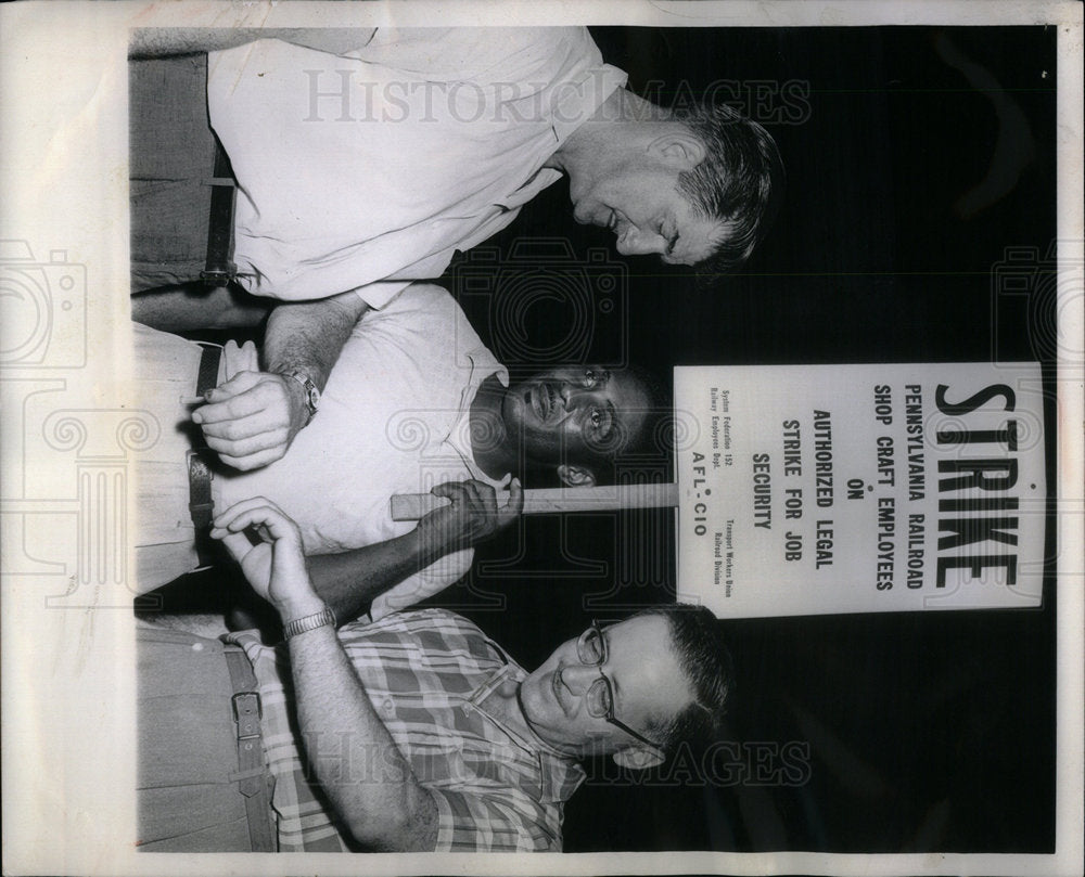 1960 Pickets stand Union station strike - Historic Images