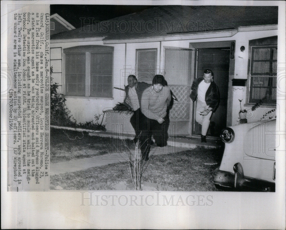 1966 Police Chase Narcotics Suspect. - Historic Images