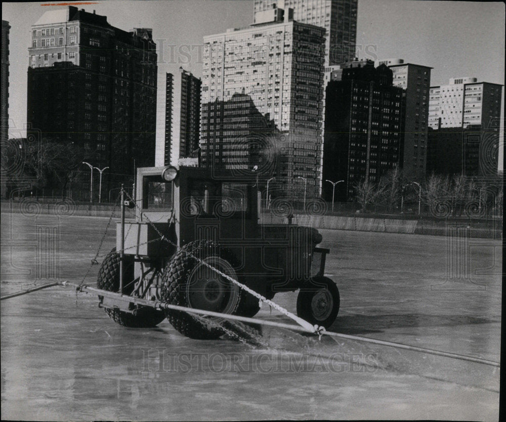 1975 Chicago Park foremen Stan Ice Skating - Historic Images