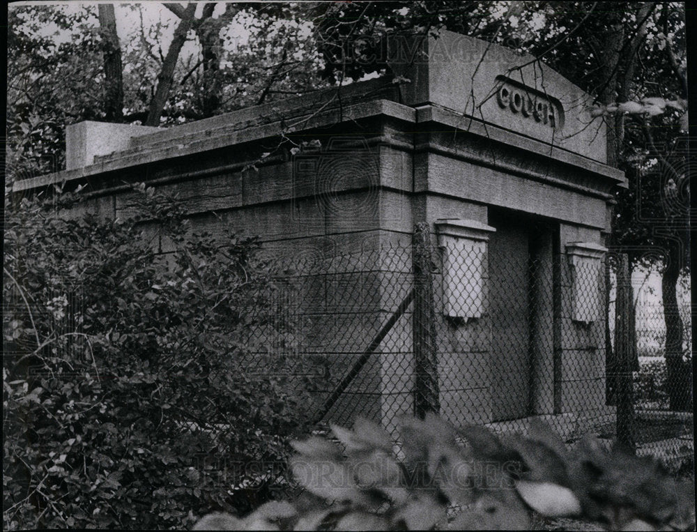 1967 Old Tomb in Lincoln Park Illinois Chi - Historic Images