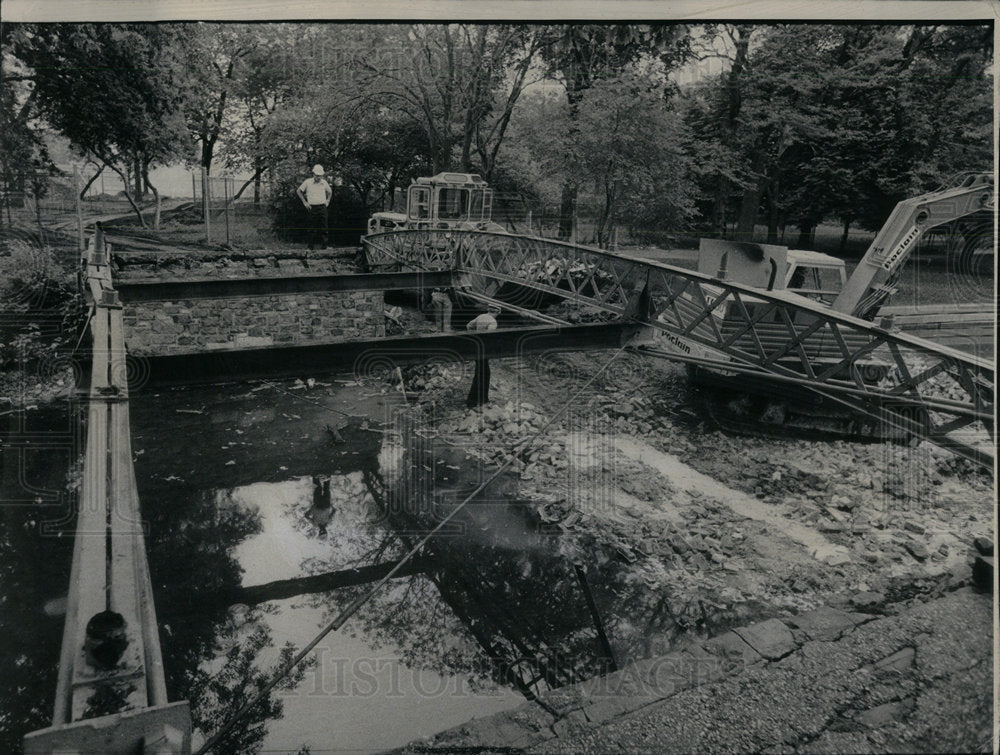 1975 Lincoln Park Bridge Razing Halted Turn - Historic Images