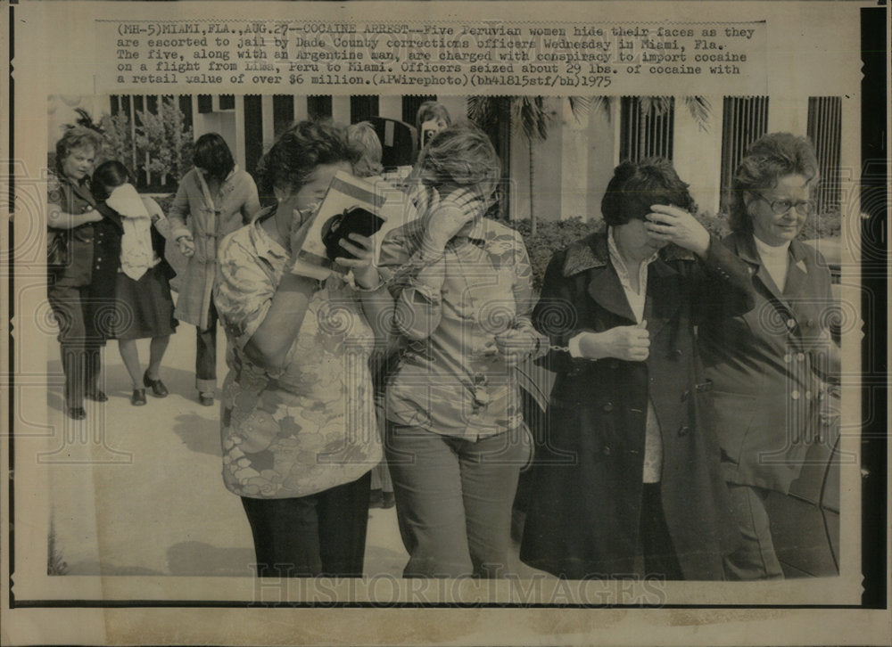 1975 Five Peruvian Women County Correction - Historic Images