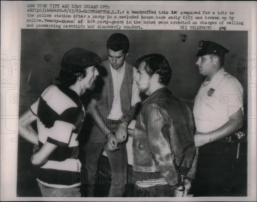 1965 police party hancuffed trio house - Historic Images