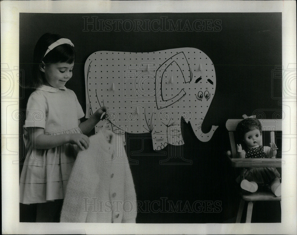 1965 Pegboard animal shape youngsters joy - Historic Images