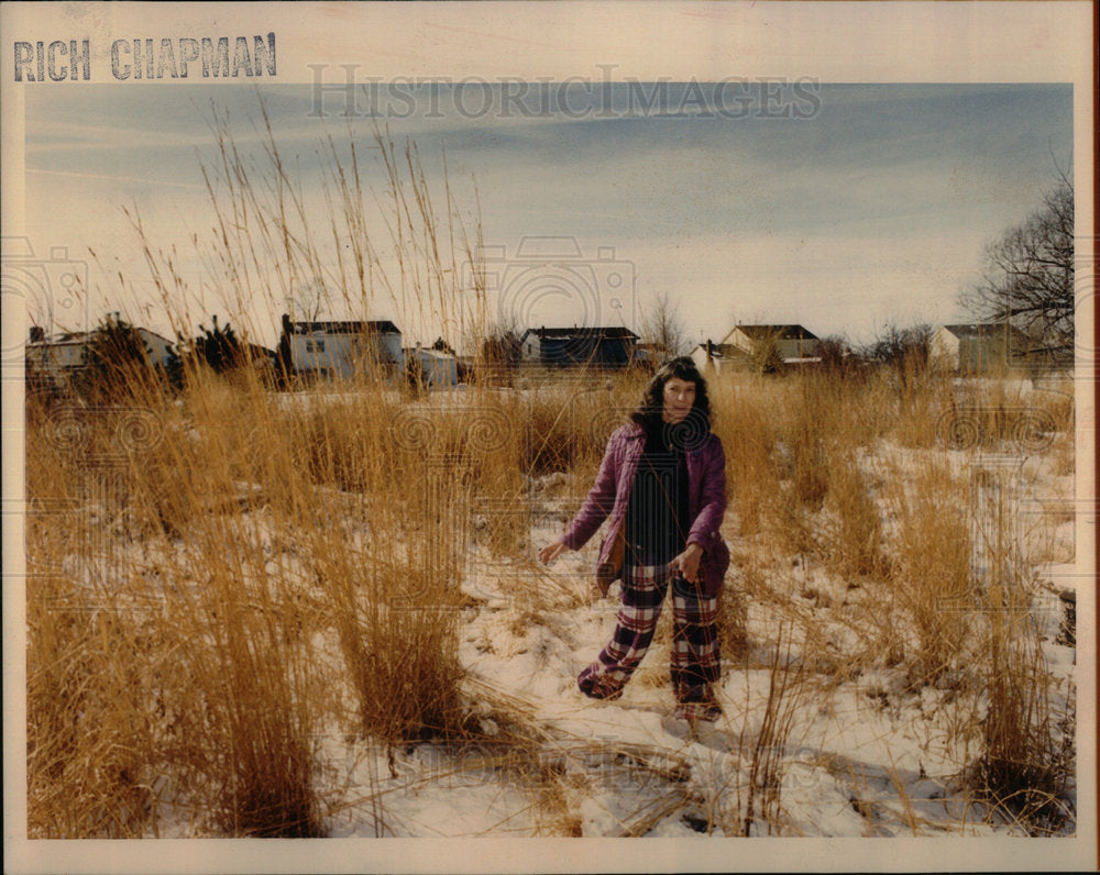 1991 Press Photo Patricia Armstrong Naperville Yard Job - RRX01565- Historic Images