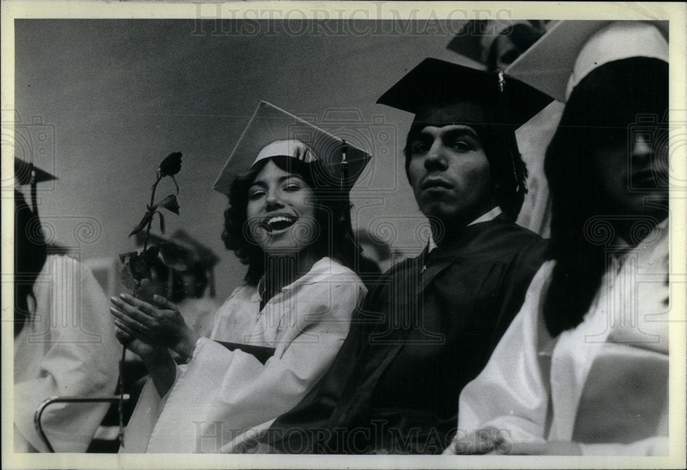 1981 LOS VECINOS DIPLOMAS - Historic Images