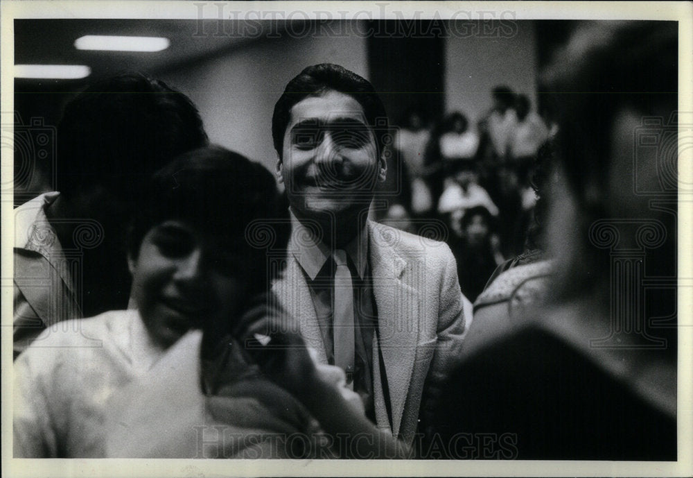 1981 Ceremony Nervous Grad Family Members - Historic Images