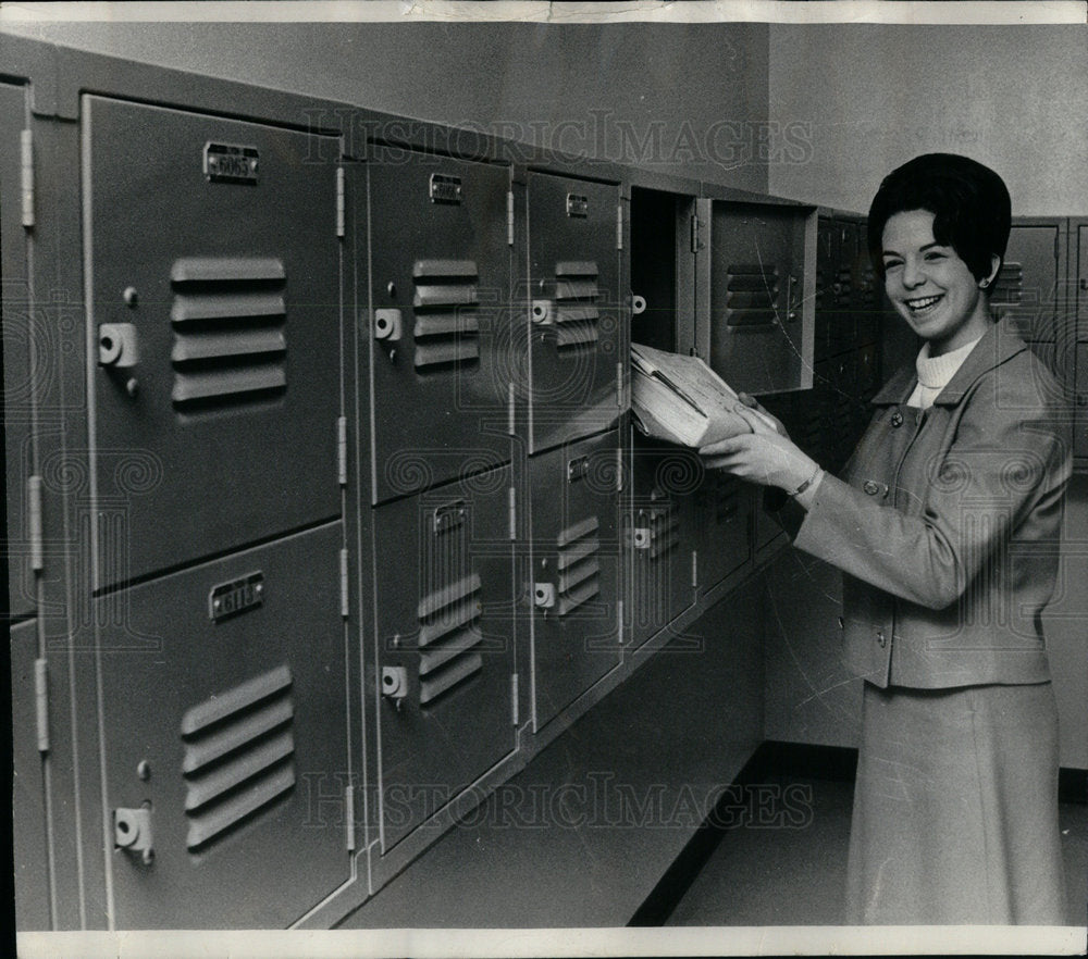 1967 New Building Book Lockers - Historic Images