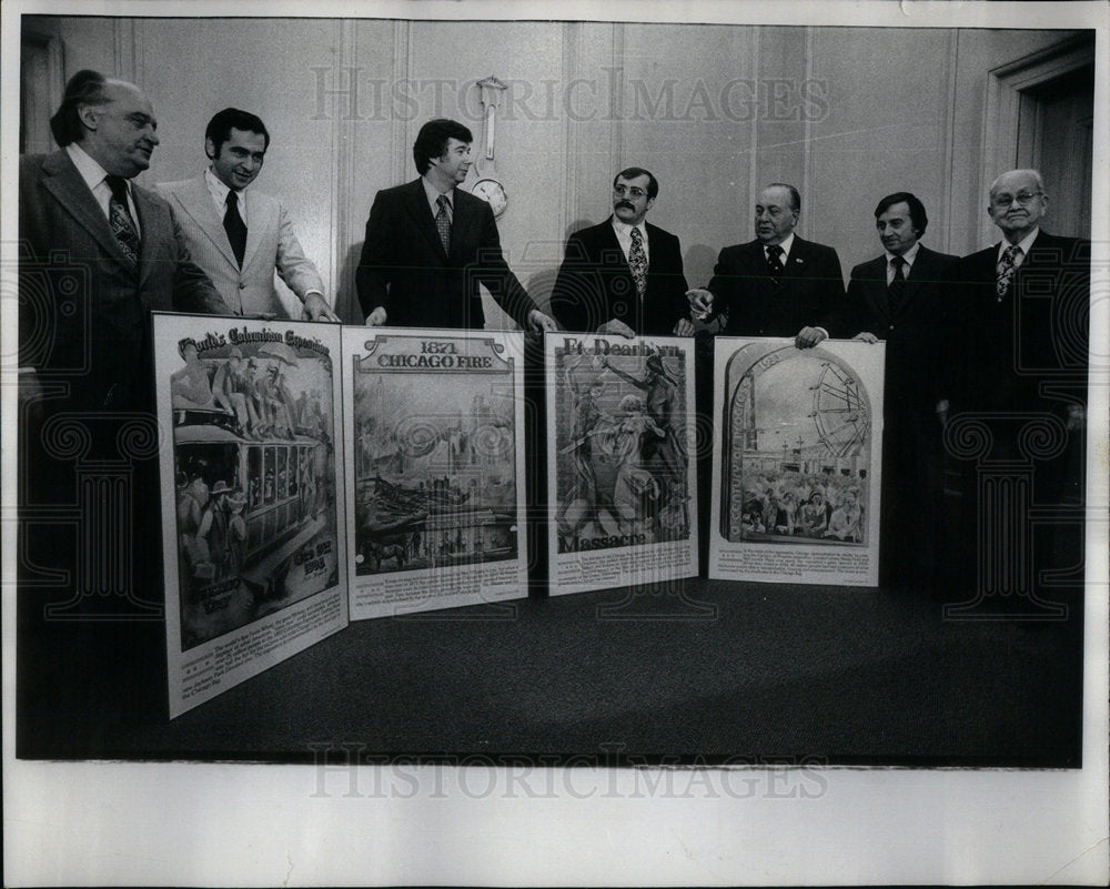 1975 Mayor Daley &amp; Officials Display Art - Historic Images