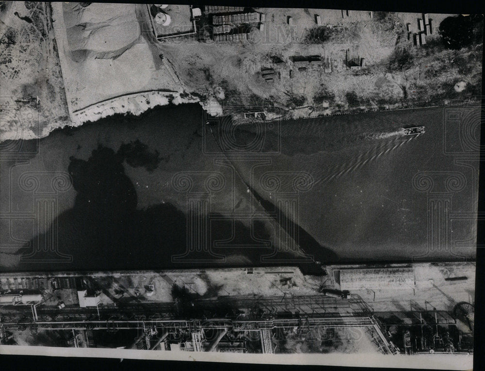 1970 Water Pollution Oil Slick Chicago - Historic Images