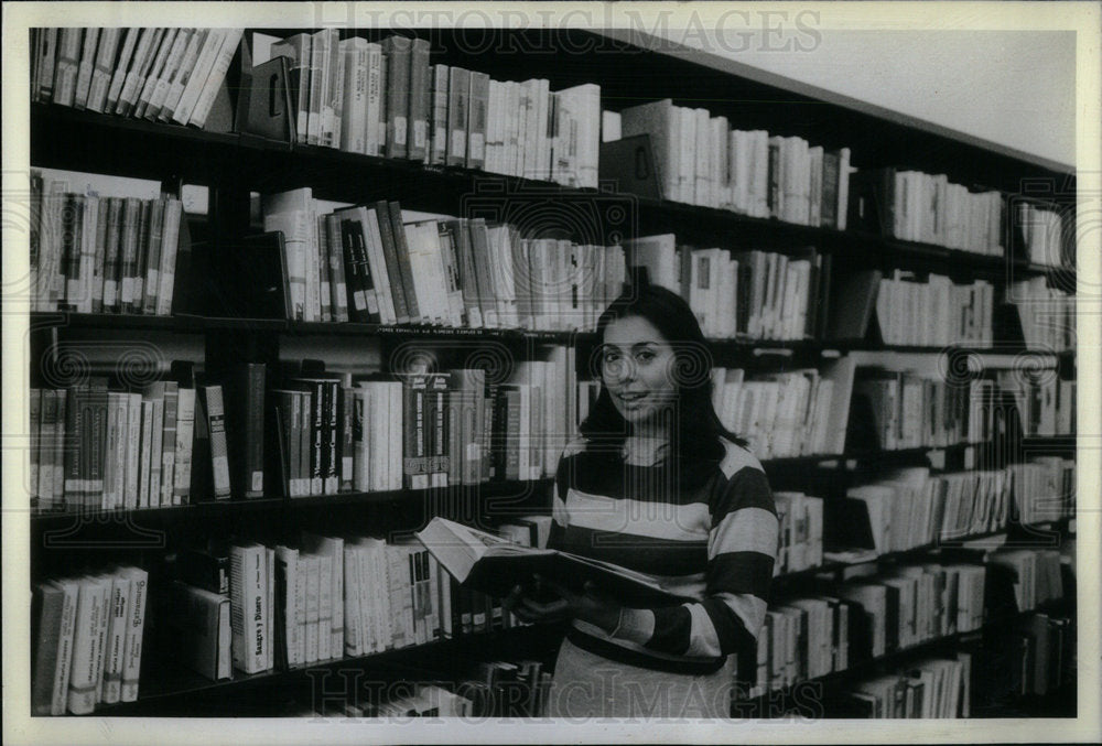 1981 Spanish Books Chicago Library - Historic Images