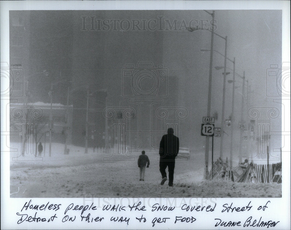 1992 Homeless Man Walking Snowy Streets - Historic Images