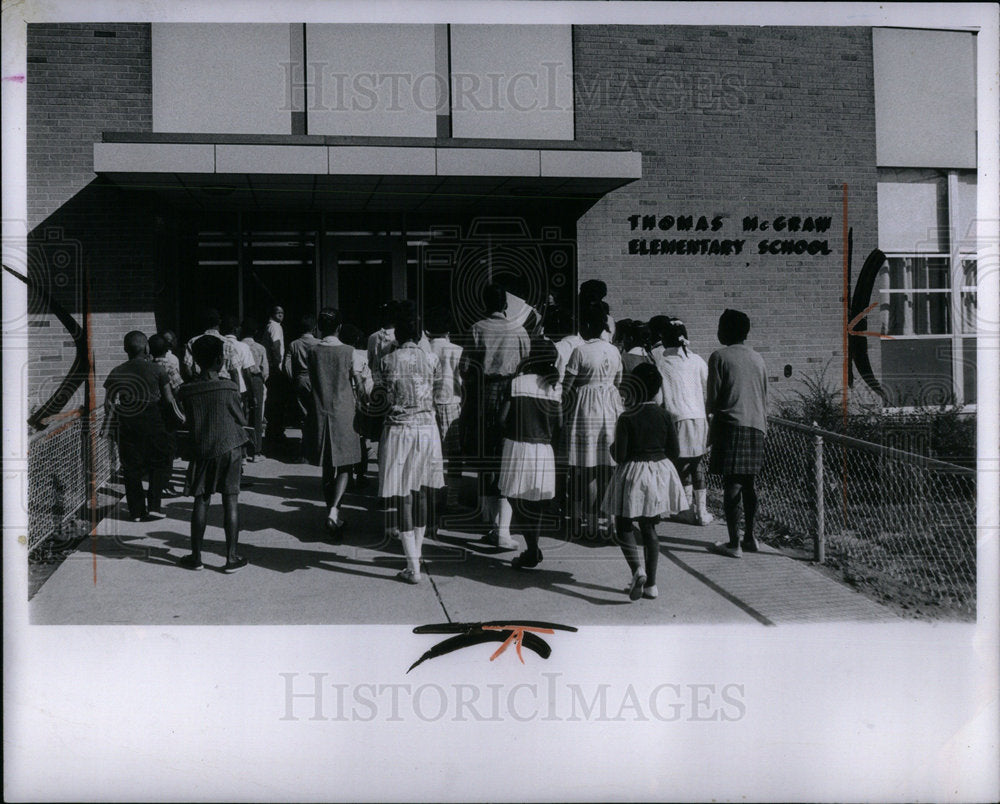 1965 Students Entering McGraw Elem School - Historic Images