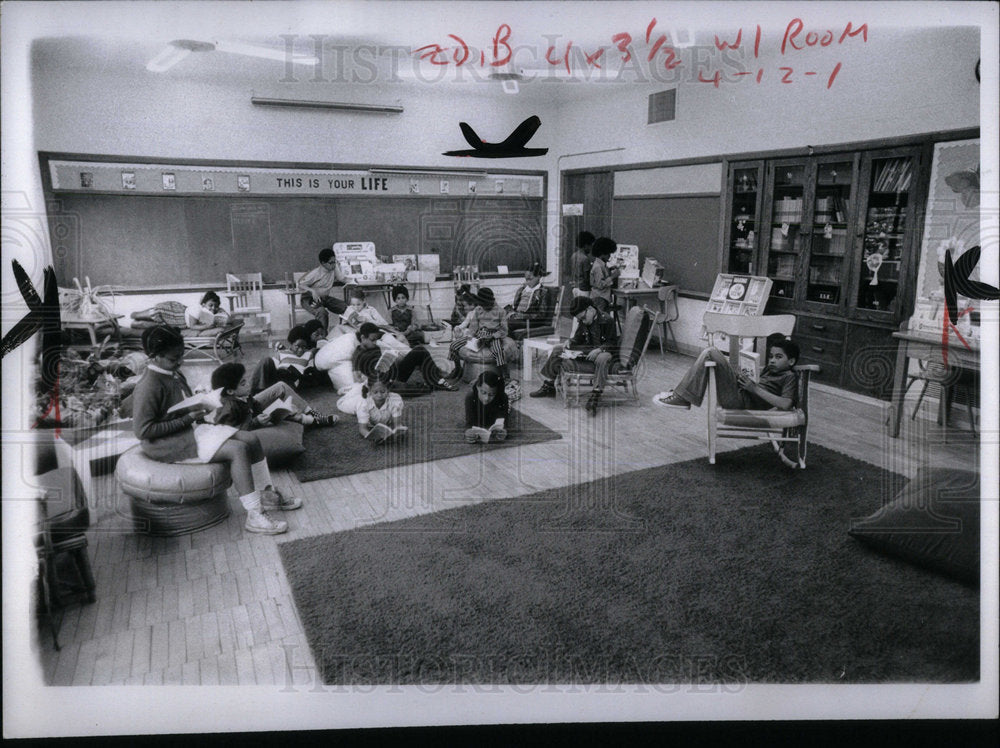 1973 Macdowell School Reading Room Filled - Historic Images