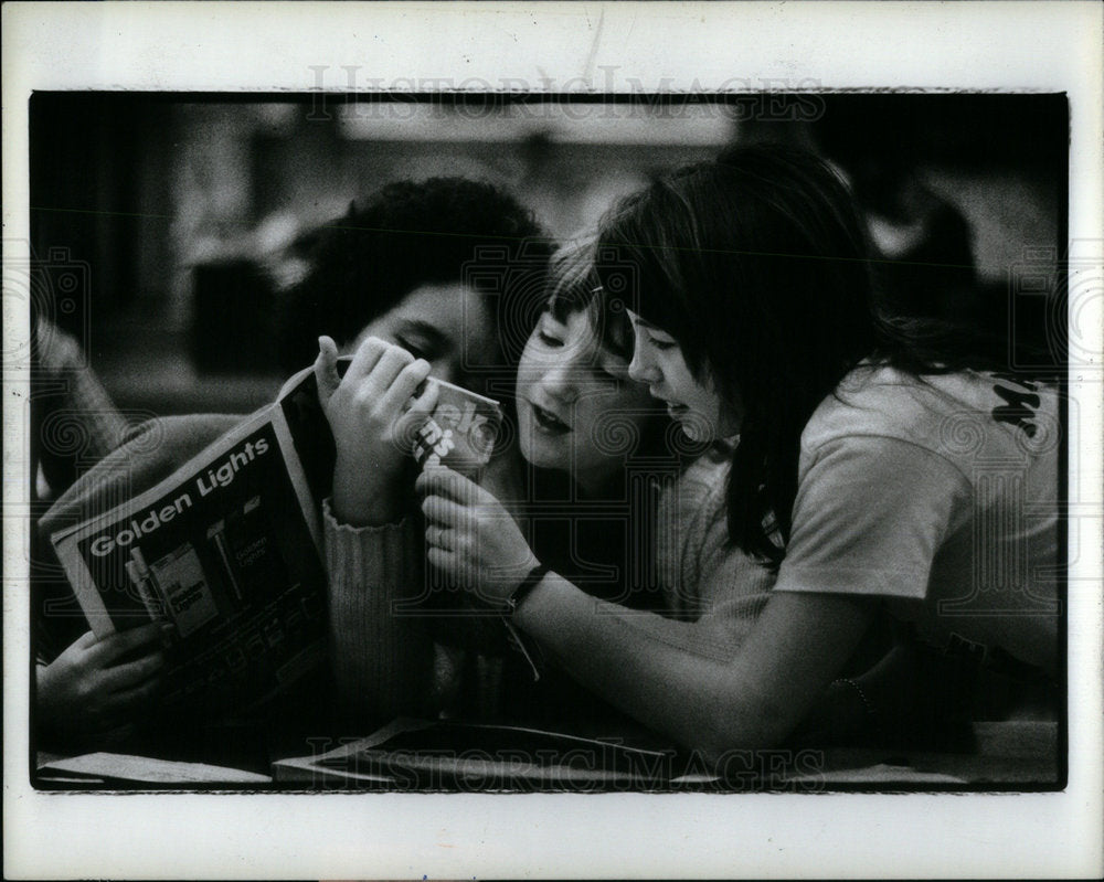 1980 Luddington Middle School Students Read - Historic Images