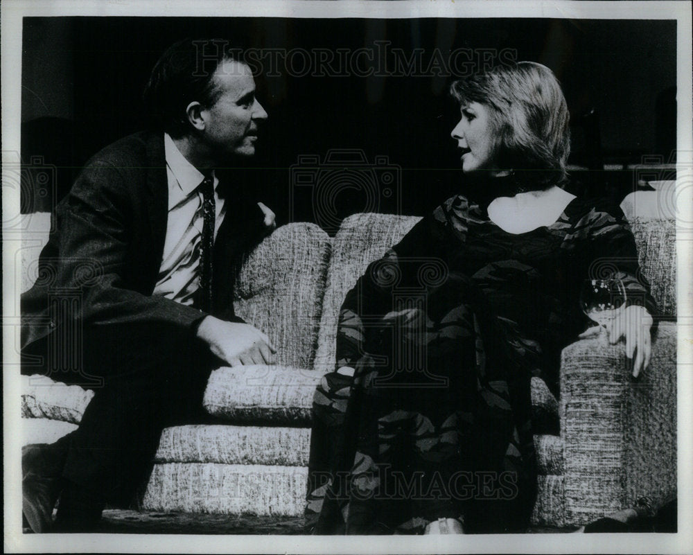 1971 The Philanthropist Play Couch Scene - Historic Images