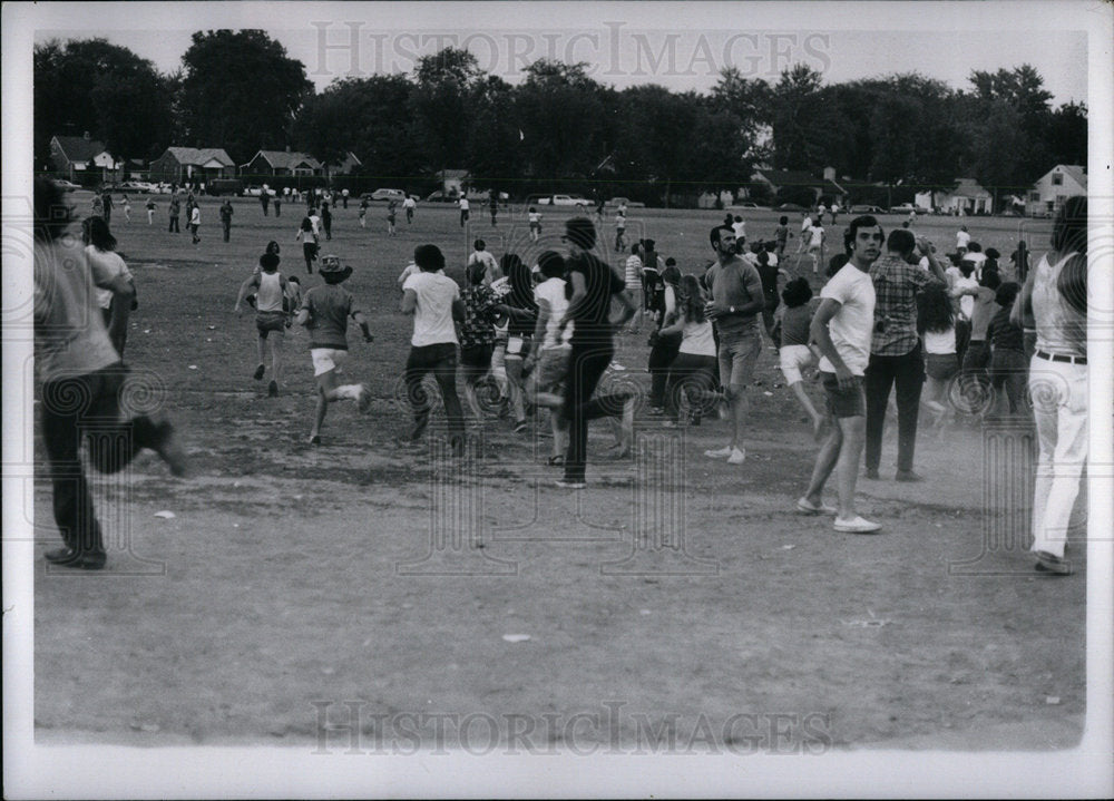 1971 Narcotics Raid - Historic Images