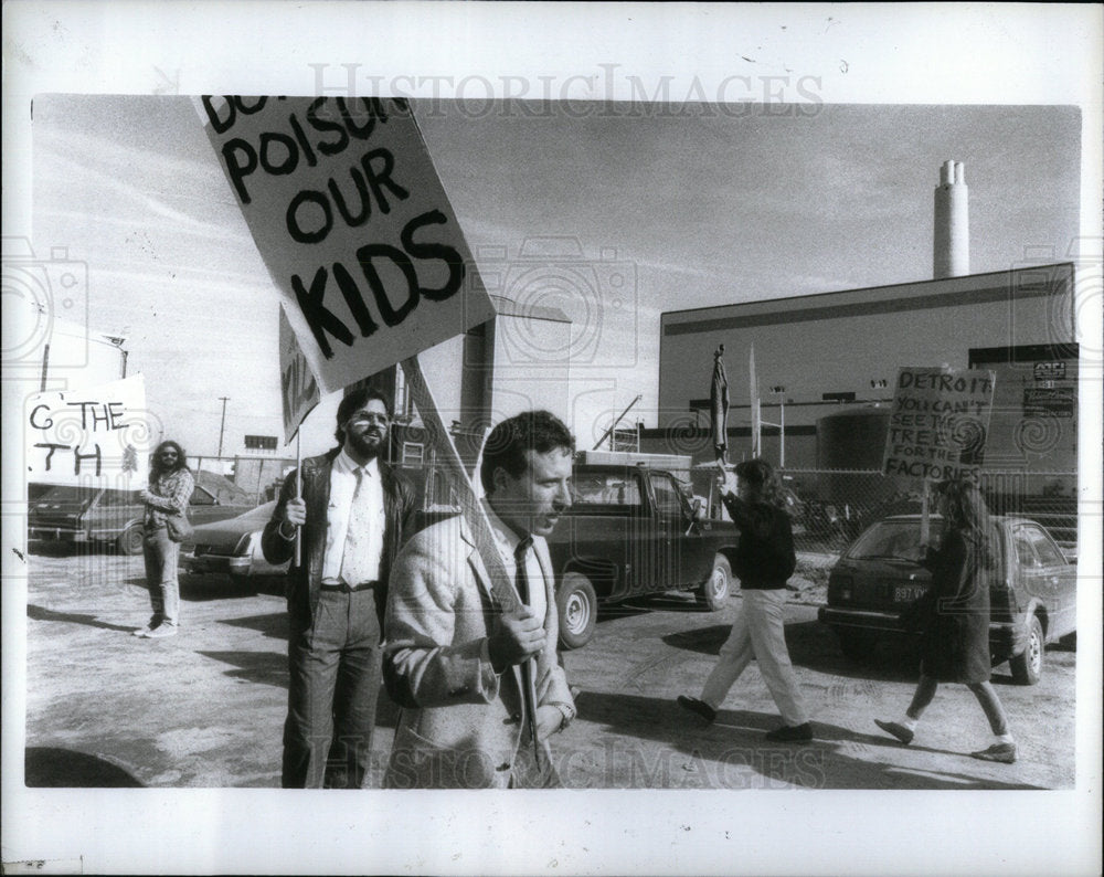 1988 Picketers - Historic Images